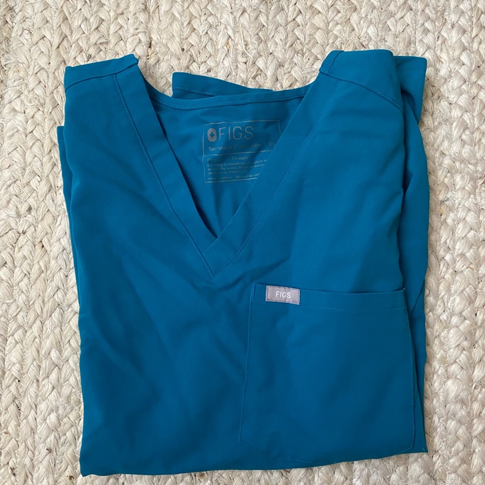 FIGS teal xs Catrina one pocket top and SP livingston pants